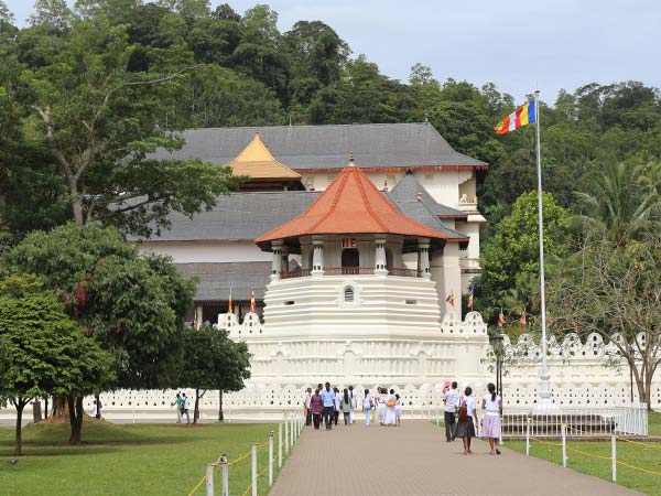 kandy temple image of lemas.lk